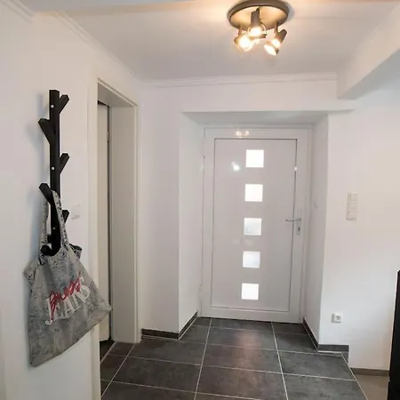 Grosse. Moderne. Zentrale Lägenhet *